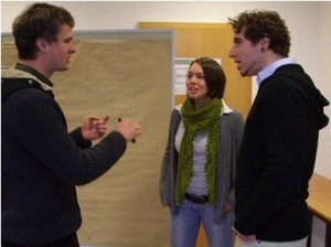 Peter Bachmann, Anna Veeser und Tobias Disch bei der Diskussion